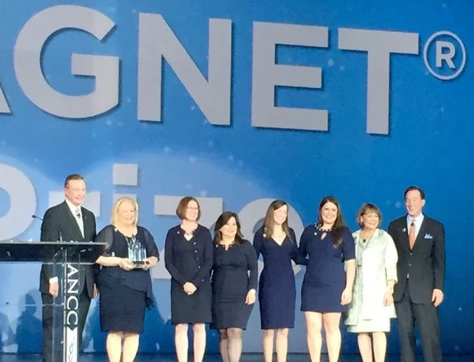 nursing representatives receiving award.